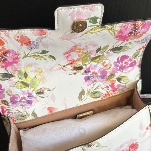 New GUESS Kavet Floral Crossbody - Picture 12 of 13